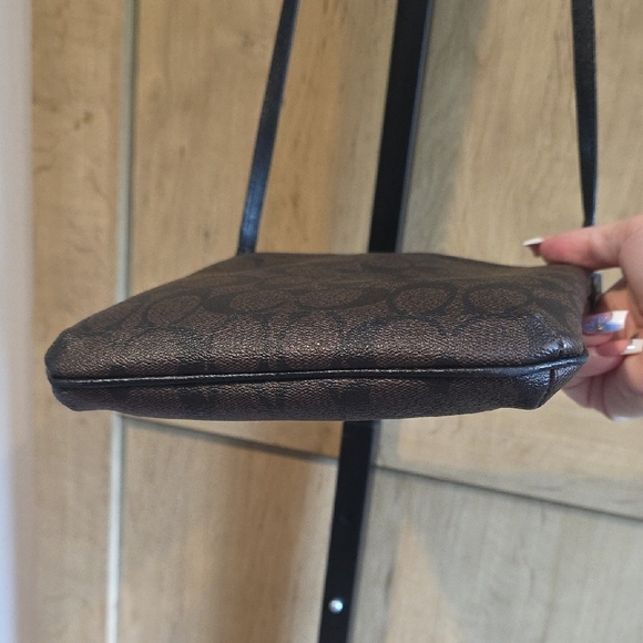 (J8) Coach Brown Messenger Bag with Structured Design Cross Body Design - Picture 8 of 15